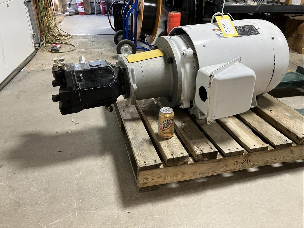 Used A10VSO100 DRG/31R PKC62N00 PISTON PUMP W/ Lincoln 3 Phase SF4B40TC61Y Motor *