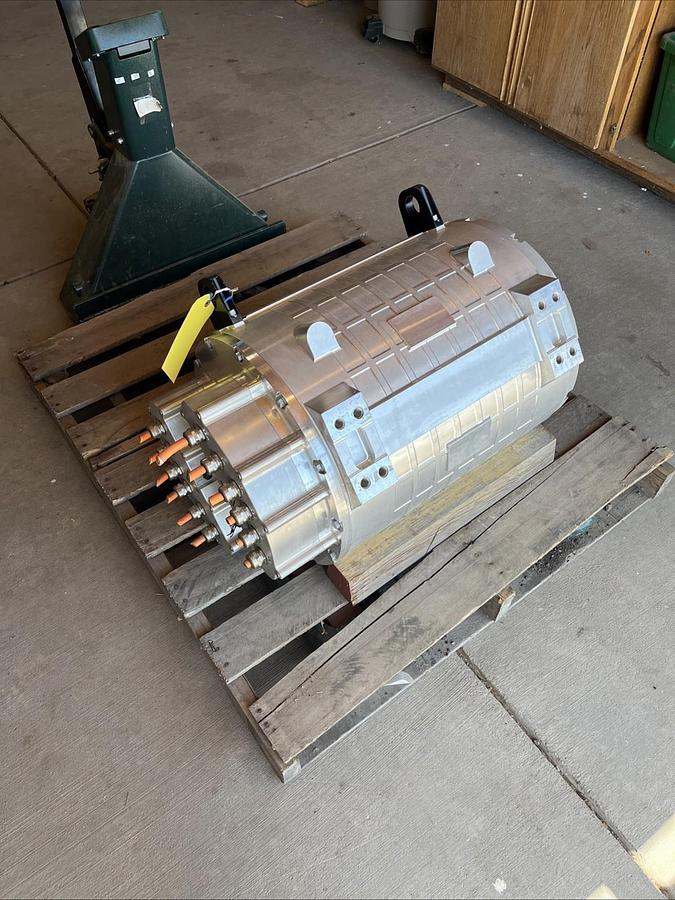 Used Nidec EV Large Electric Heavy-Duty Traction Motor PEV250-12-G005 800V PMSM 225kW