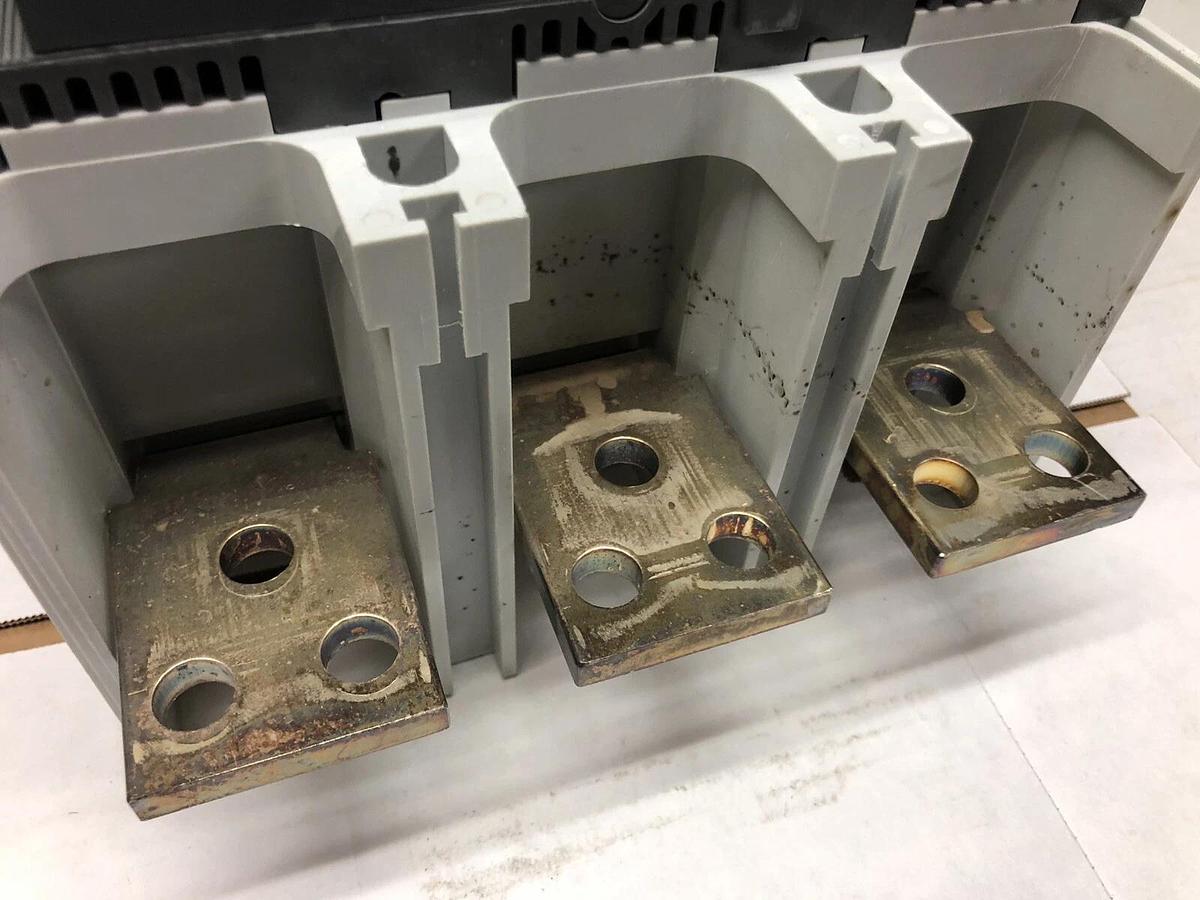 Used ABB AF1250-30 CONTACTOR 1260A 100V W/ (1) CAL18-11 AUXILIARY CONTACTS *