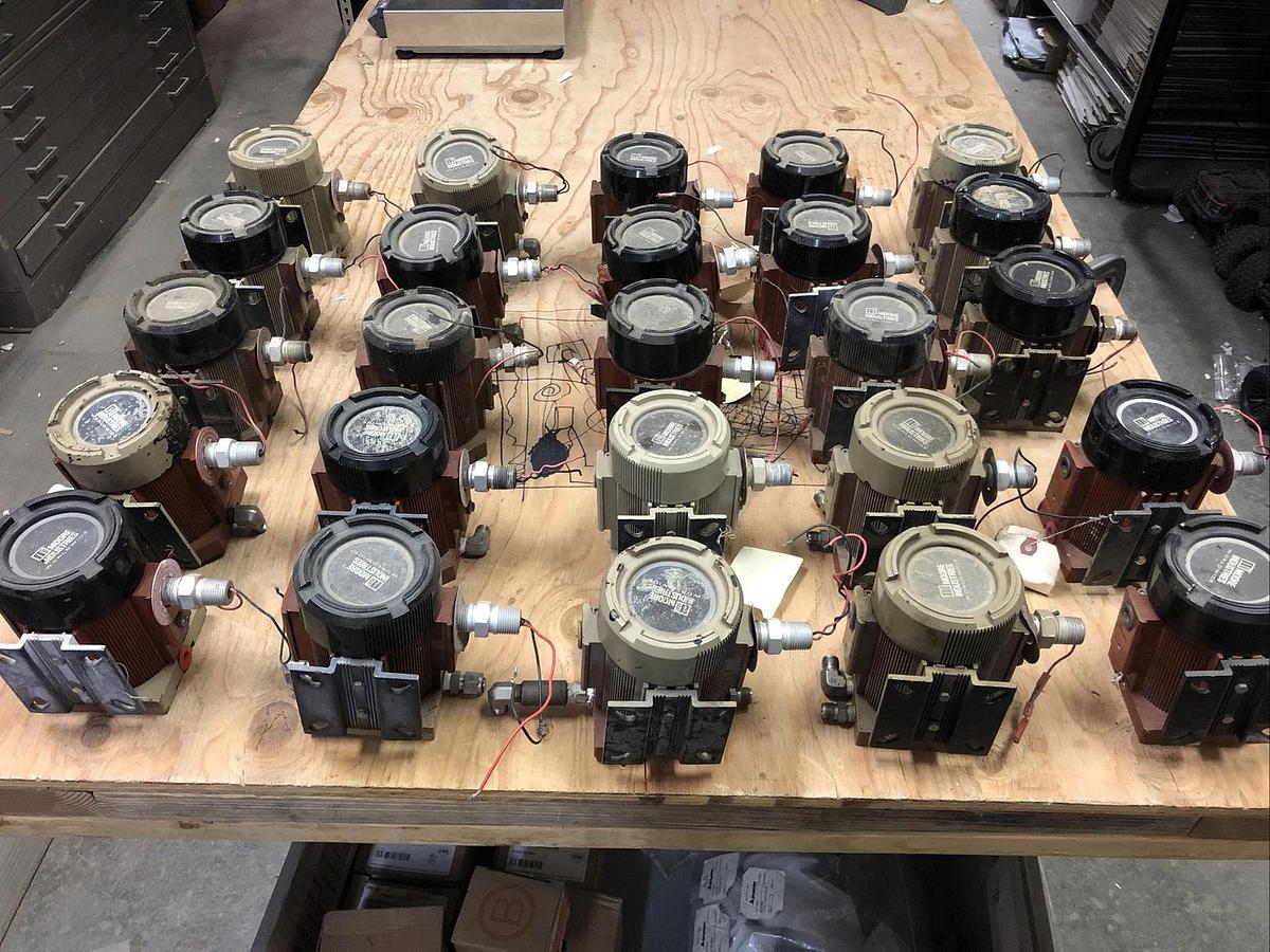 Used 25 Moore Industries IPX2 Natural Gas IP Transmitter IPX2/4-20MA/0-30PSIG/35psi*