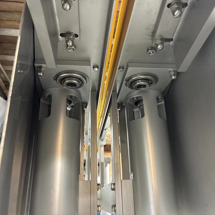 Used Pharmaceutical Syringe Inspection Station. Optima Group Pharma. SIE 2011