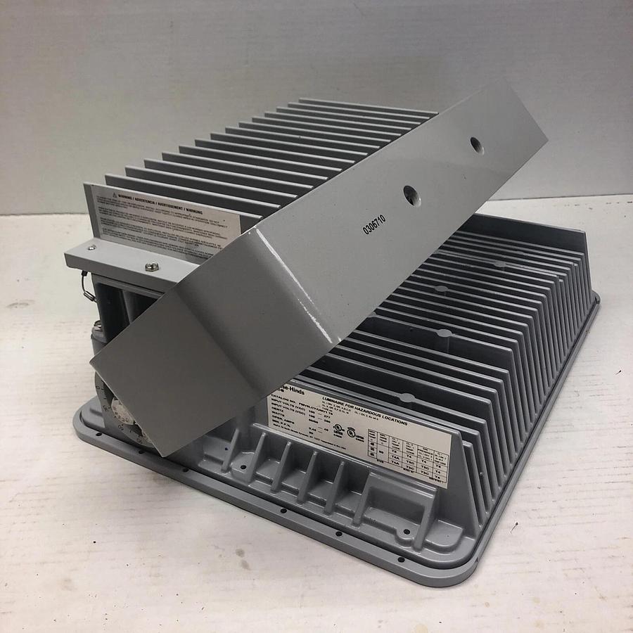 EATON FMV5LCY/UNV1 76 CHAMP 45W-100/277VAC-LED HAZARDOUS AREA FLOODLIGHT No Box