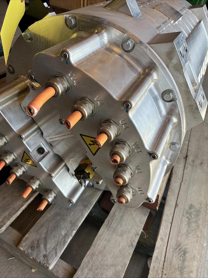 Used Nidec EV Large Electric Heavy-Duty Traction Motor PEV250-12-G005 800V PMSM 225kW