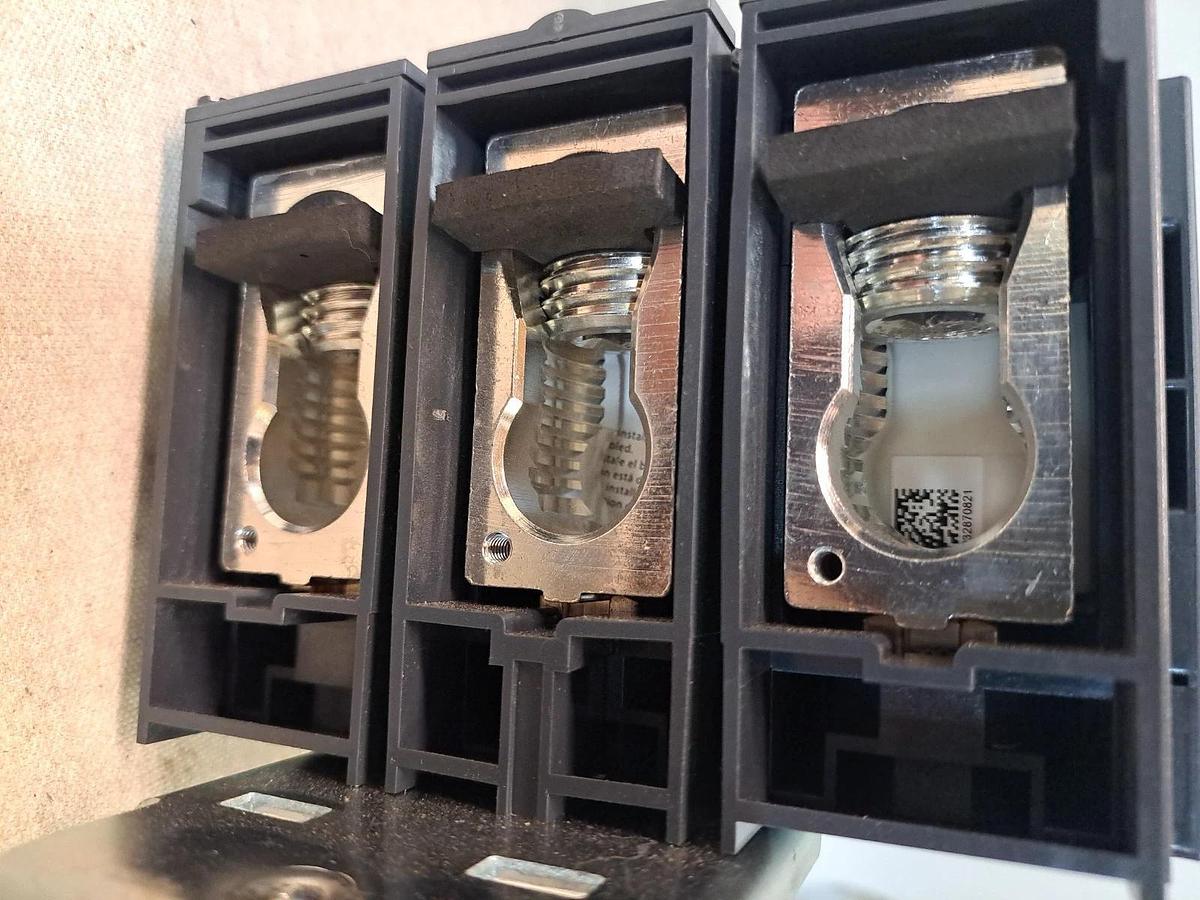 Used Square D  PowerPacT  LJ 400 / LJA36400U31X  Circuit Breaker USED??