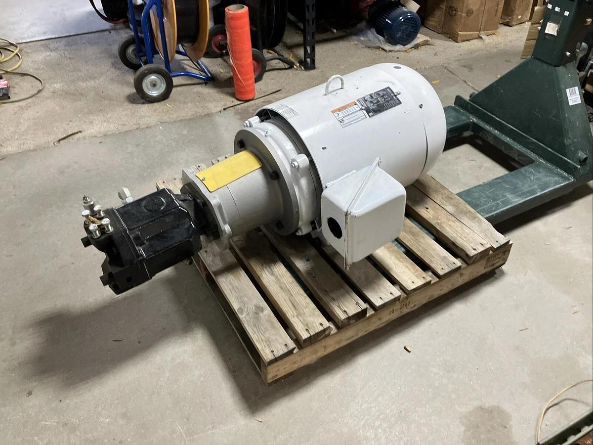 Used A10VSO100 DRG/31R PKC62N00 PISTON PUMP W/ Lincoln 3 Phase SF4B40TC61Y Motor *