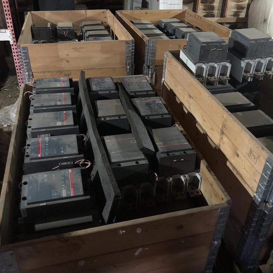 Used ABB AF1250-30 CONTACTOR 1260A 100V W/ (1) CAL18-11 AUXILIARY CONTACTS *