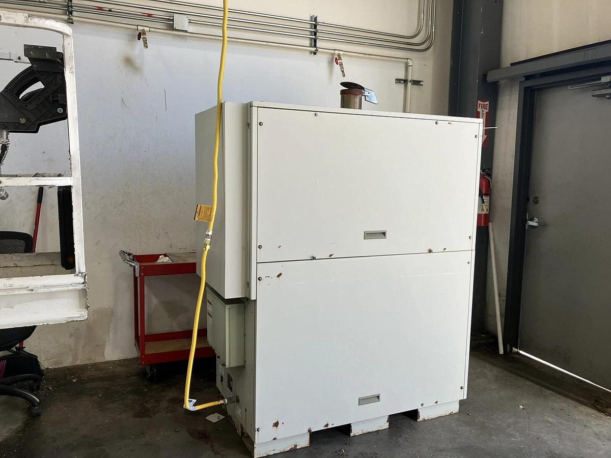 Used Capstone Microturbine 330 Turbine NatGas 3PH 480V 28kW NEW BATTERY PACK 2500hrs