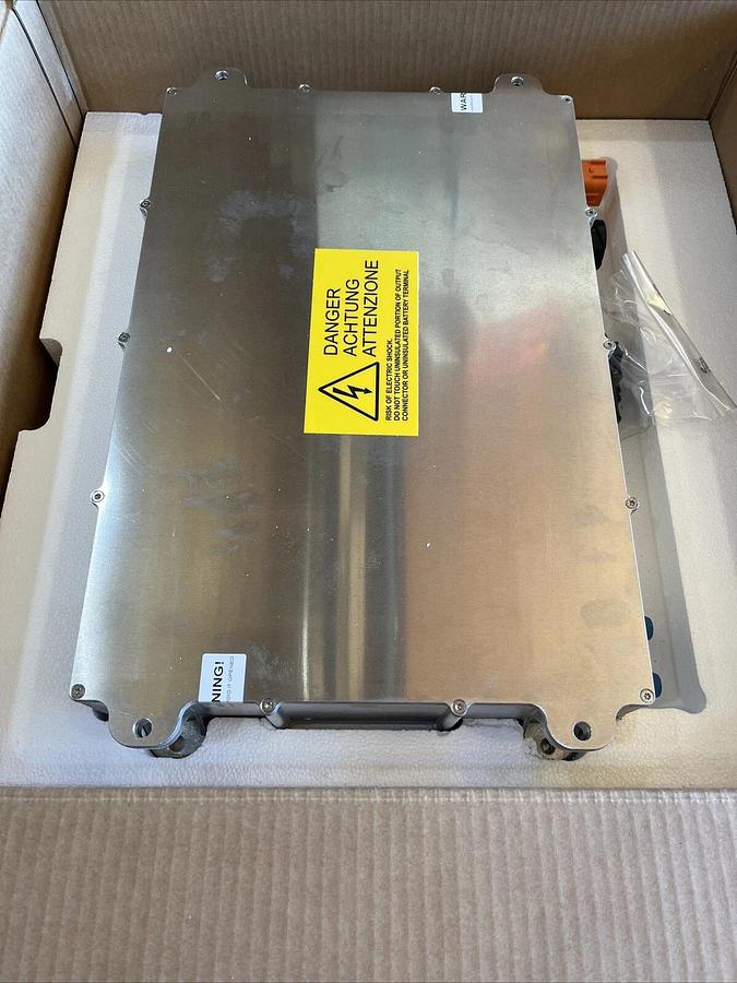 EDN 11kW EV Battery Charger EVO11KLR4 (In 3X100-240VAC, Out 210-840VDC 20A Max)