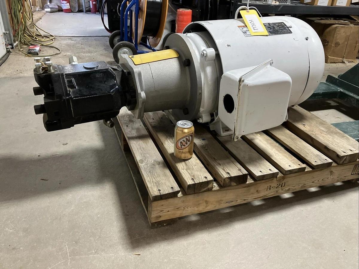 Used A10VSO100 DRG/31R PKC62N00 PISTON PUMP W/ Lincoln 3 Phase SF4B40TC61Y Motor *
