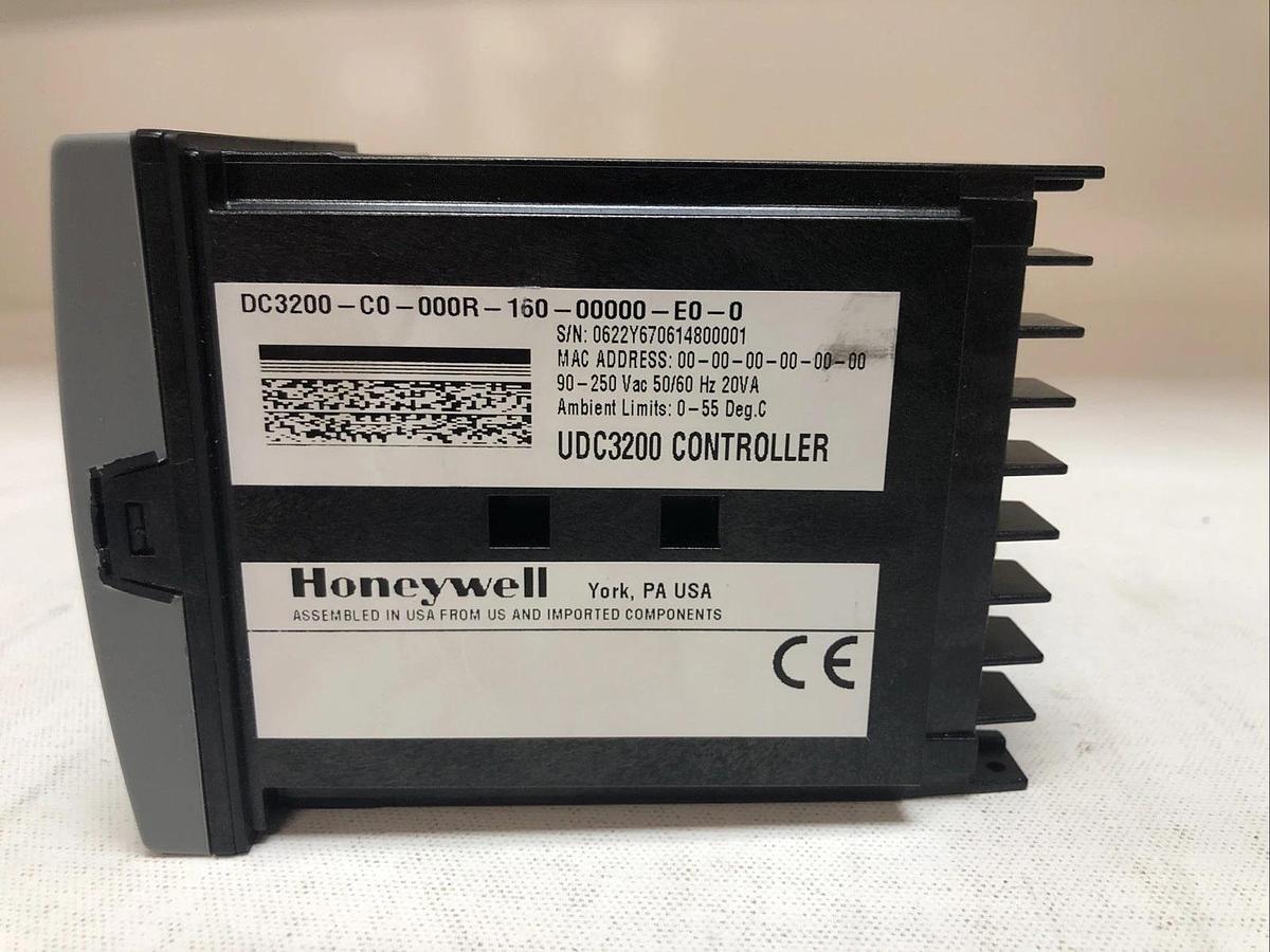 1 New No Box Honeywell DC3200-CB-000R-160-00000-E0-0, 90-250Vac, 50/60 Hz