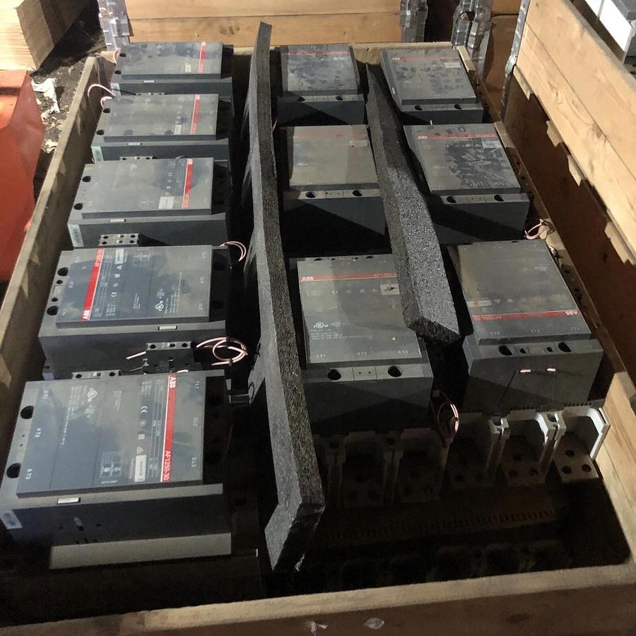 Used ABB AF1250-30 CONTACTOR 1260A 100V W/ (1) CAL18-11 AUXILIARY CONTACTS *