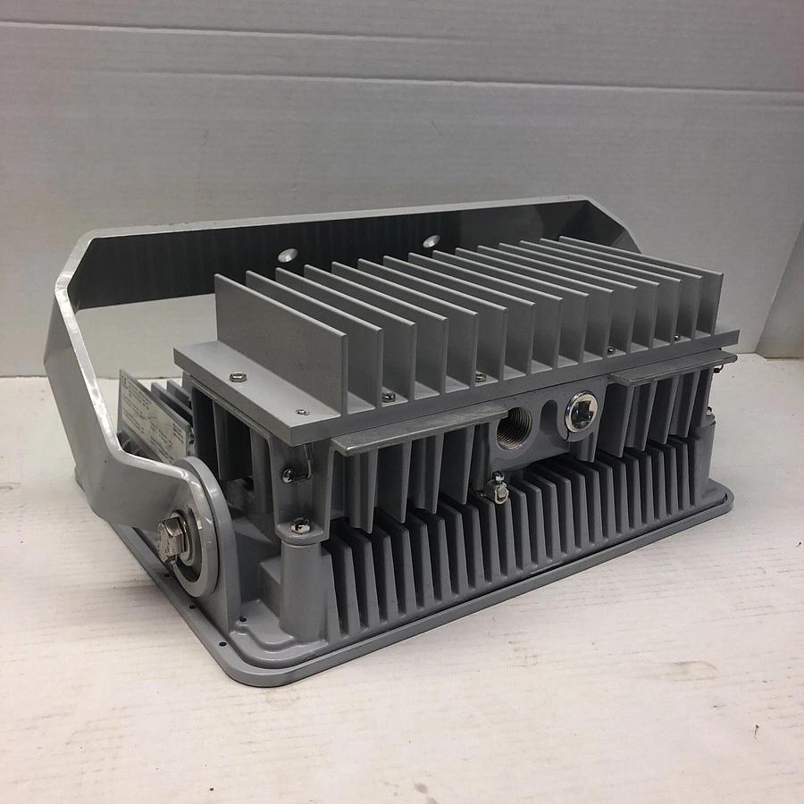 EATON FMV5LCY/UNV1 76 CHAMP 45W-100/277VAC-LED HAZARDOUS AREA FLOODLIGHT No Box