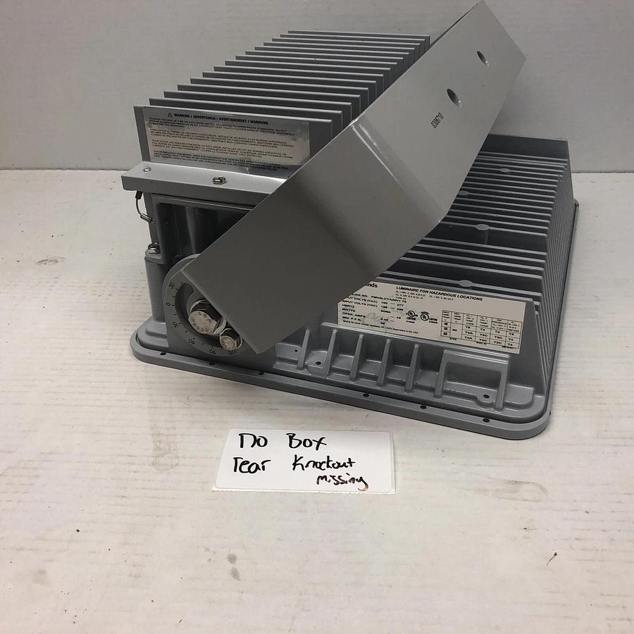 EATON FMV5LCY/UNV1 76 CHAMP 45W-100/277VAC-LED HAZARDOUS AREA FLOODLIGHT No Box