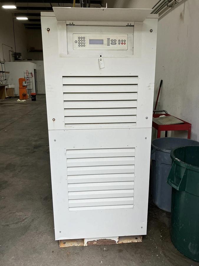Used Capstone Microturbine 330 Turbine NatGas 3PH 480V 28kW NEW BATTERY PACK 2500hrs