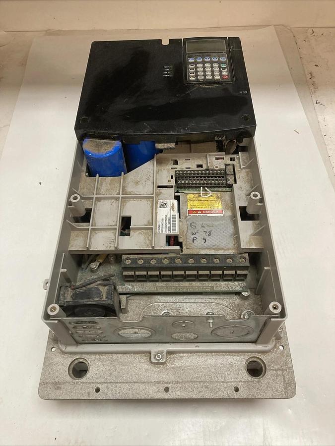 Used ALLEN-BRADLEY 20AD052A3AYNAEC0 PowerFlex 70 AC Drive CONDITION UNKNOWN *-