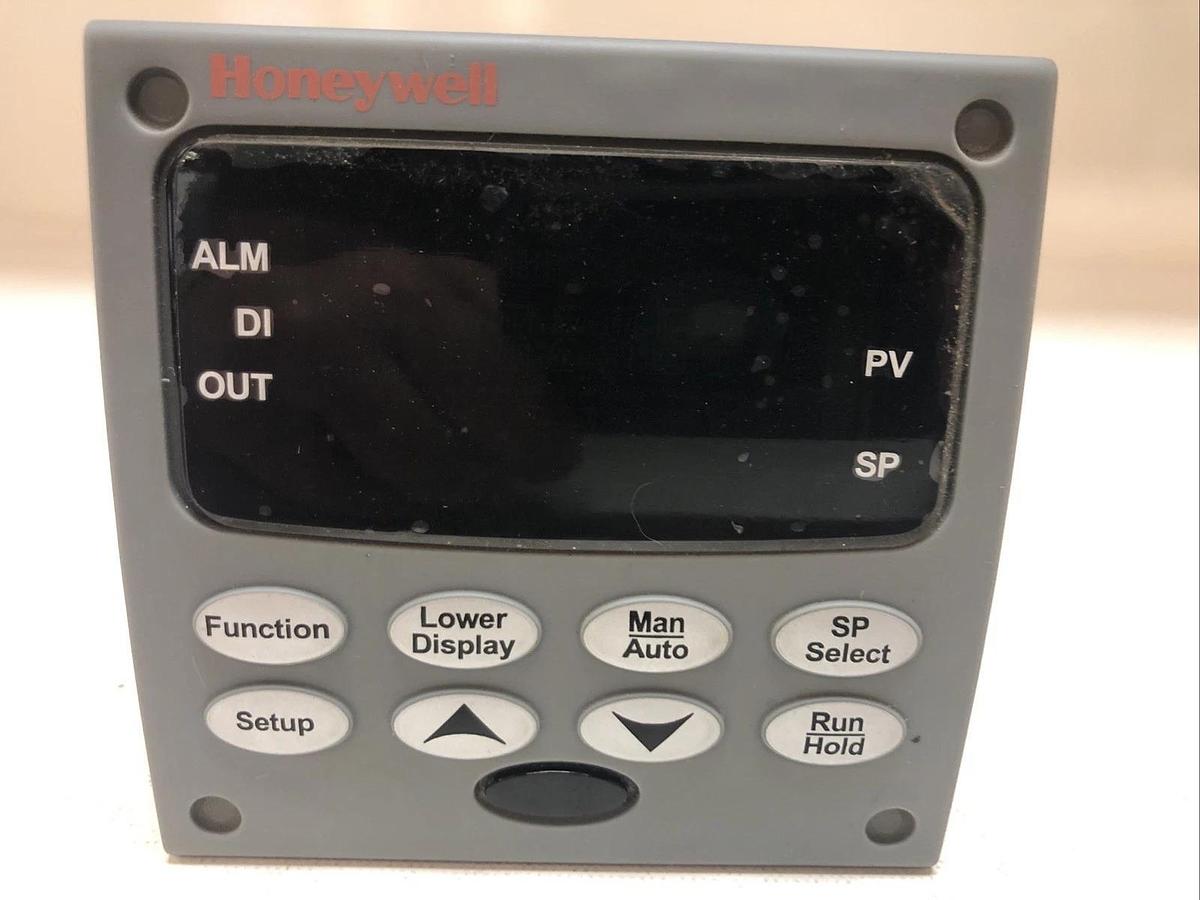 1 New No Box Honeywell DC3200-CB-000R-160-00000-E0-0, 90-250Vac, 50/60 Hz