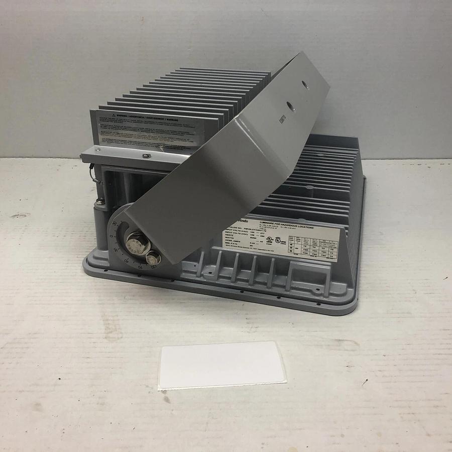 EATON FMV5LCY/UNV1 76 CHAMP 45W-100/277VAC-LED HAZARDOUS AREA FLOODLIGHT No Box