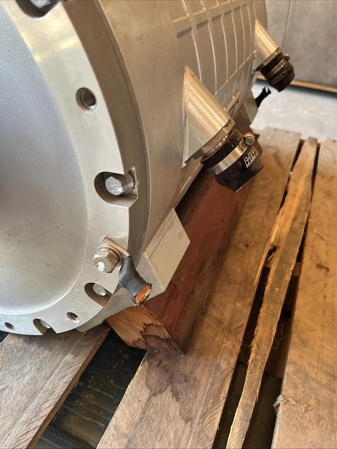 Used Nidec EV Large Electric Heavy-Duty Traction Motor PEV250-12-G005 800V PMSM 225kW