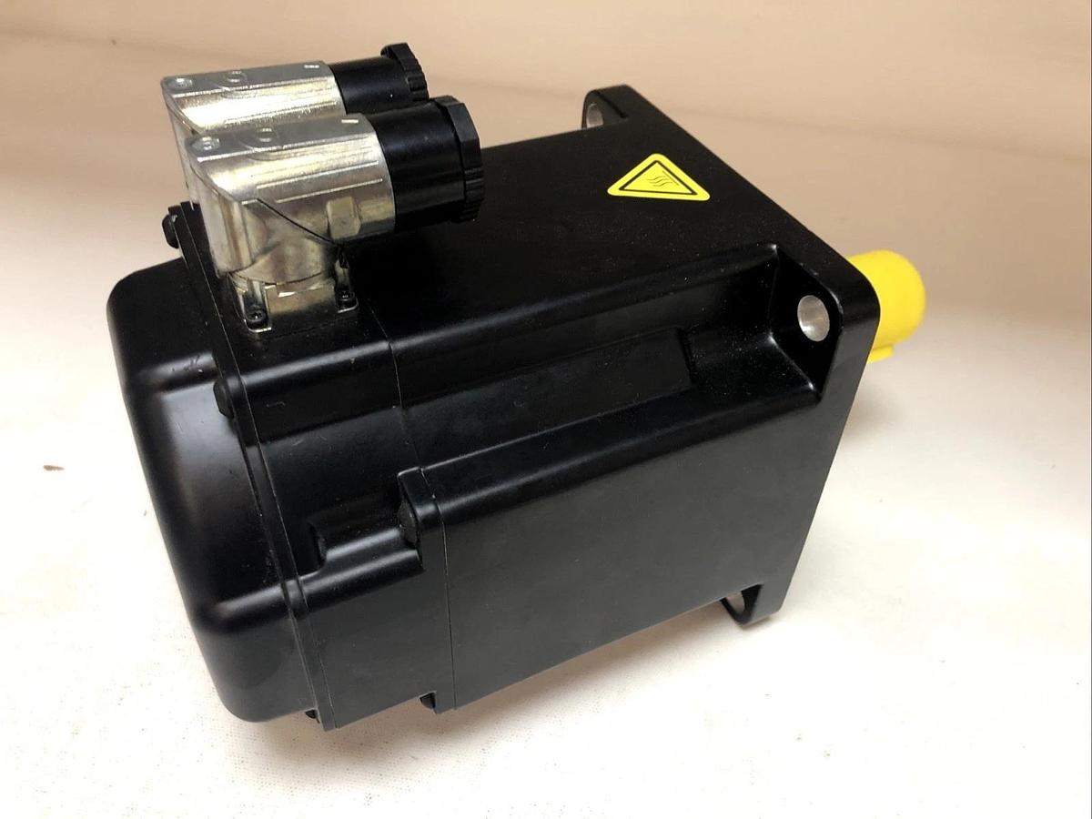 1 New No Box Beckhoff Servomotor AM3062-0K20-0000, 400VAC, 2.97kW, nn 3500 1/min