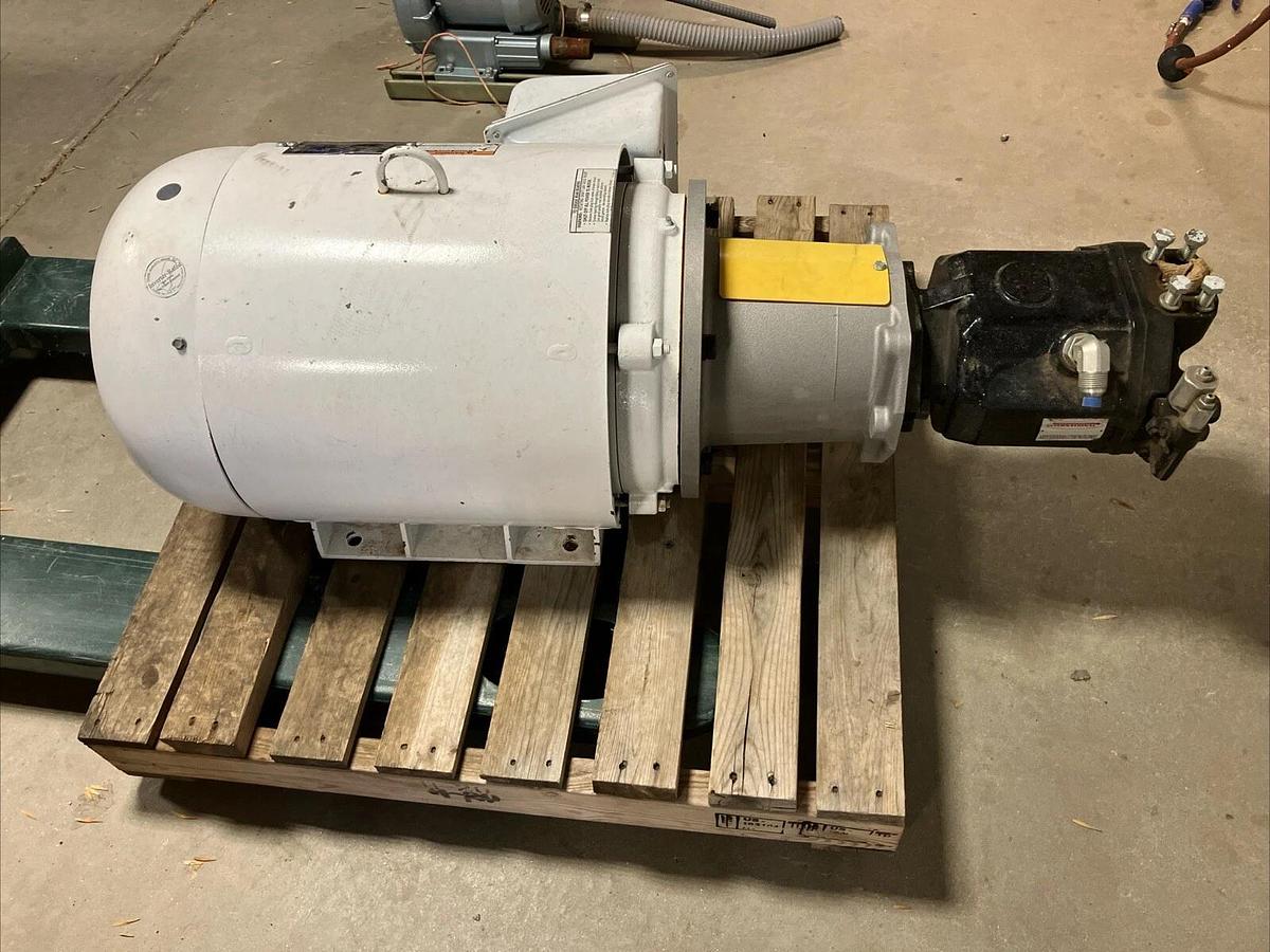 Used A10VSO100 DRG/31R PKC62N00 PISTON PUMP W/ Lincoln 3 Phase SF4B40TC61Y Motor *
