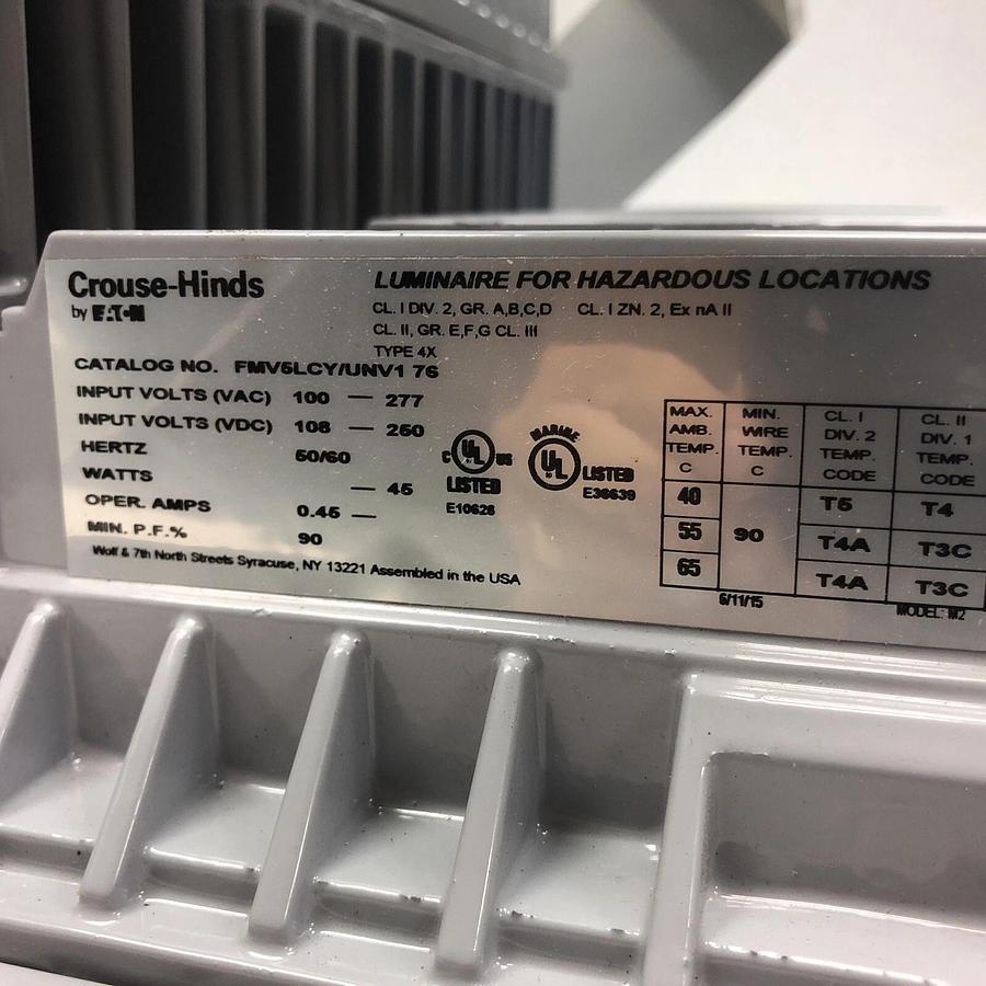 EATON FMV5LCY/UNV1 76 CHAMP 45W-100/277VAC-LED HAZARDOUS AREA FLOODLIGHT No Box
