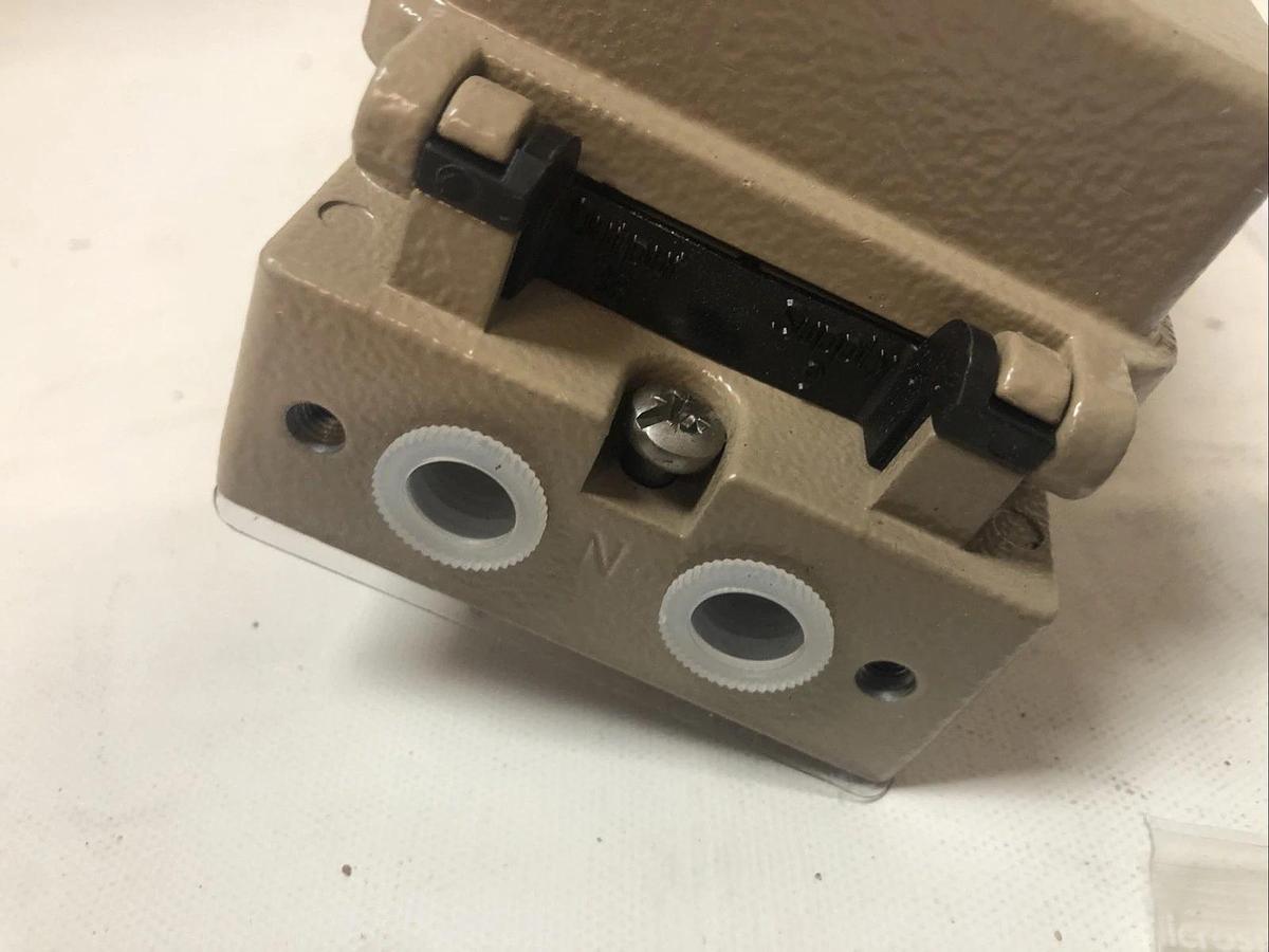 1 New No Box SAMSON 3767 Single-Acting Valve Positioner, 90Psi, 28V Max
