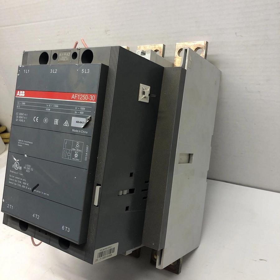 Used ABB AF1250-30 CONTACTOR 1260A 100V W/ (1) CAL18-11 AUXILIARY CONTACTS *