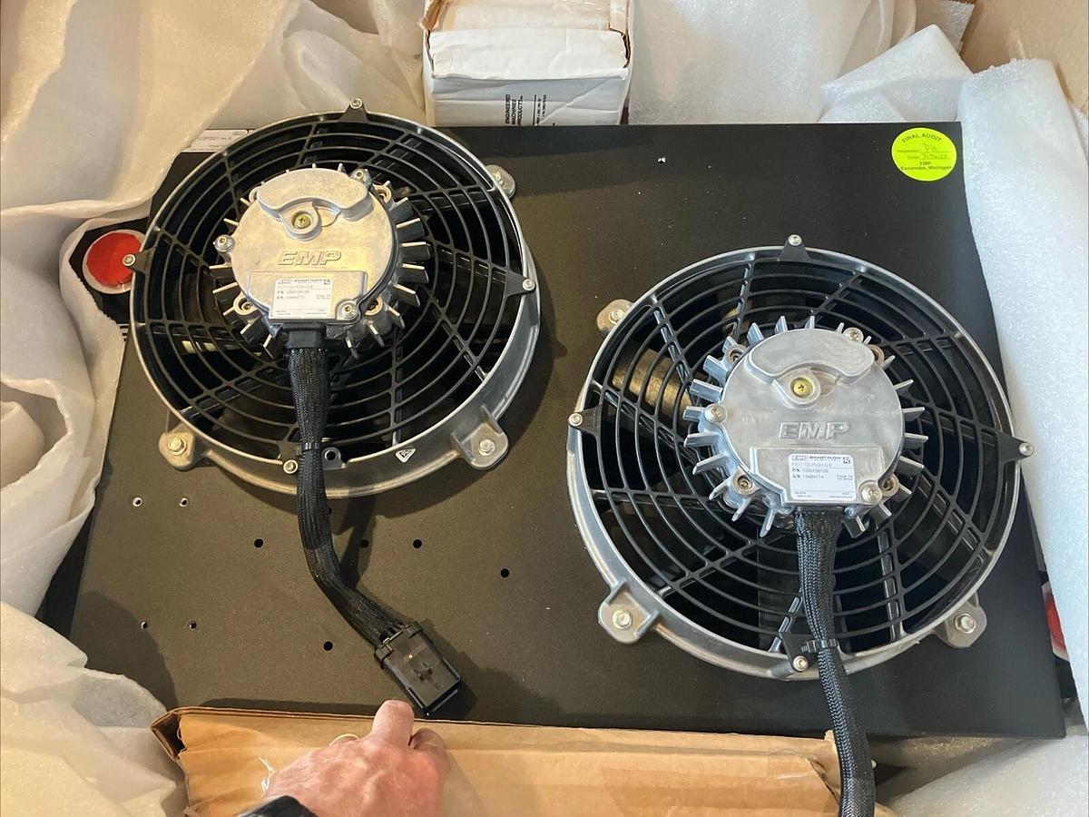 High performance Oil cooler, EMP 2020029123, OK2-3219-12v 2x 11” Fans *-