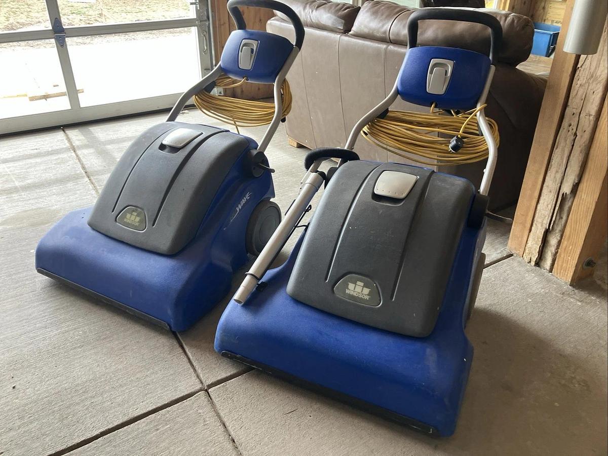 Used 2x Windsor Nuwave Vacuums Very Clean Near Mint.  Large Area Commercial Vaccum