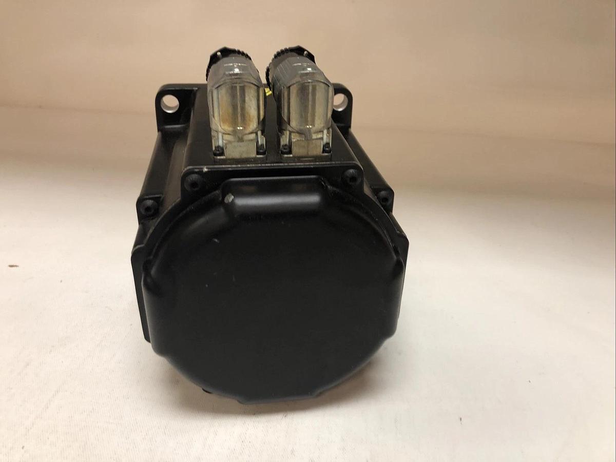 1 New No Box Beckhoff Servomotor AM3062-0K20-0000, 400VAC, 2.97kW, nn 3500 1/min