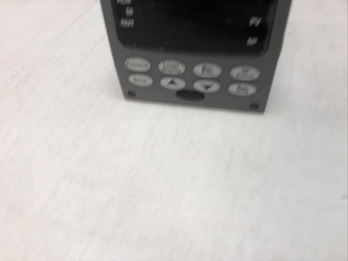 1 New No Box Honeywell DC3200-CB-000R-160-00000-E0-0, 90-250Vac, 50/60 Hz