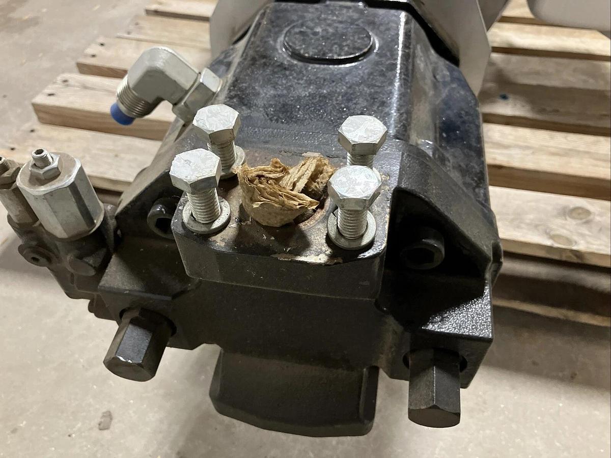 Used A10VSO100 DRG/31R PKC62N00 PISTON PUMP W/ Lincoln 3 Phase SF4B40TC61Y Motor *