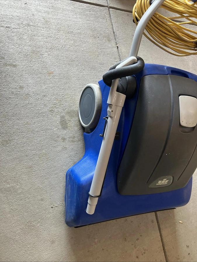 Used 2x Windsor Nuwave Vacuums Very Clean Near Mint.  Large Area Commercial Vaccum