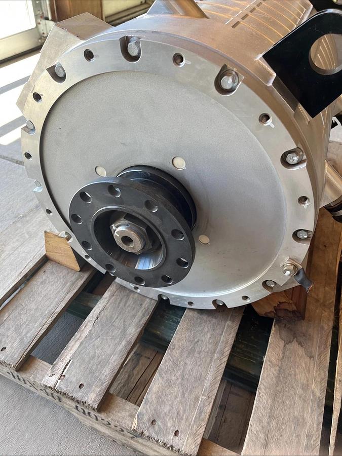 Used Nidec EV Large Electric Heavy-Duty Traction Motor PEV250-12-G005 800V PMSM 225kW
