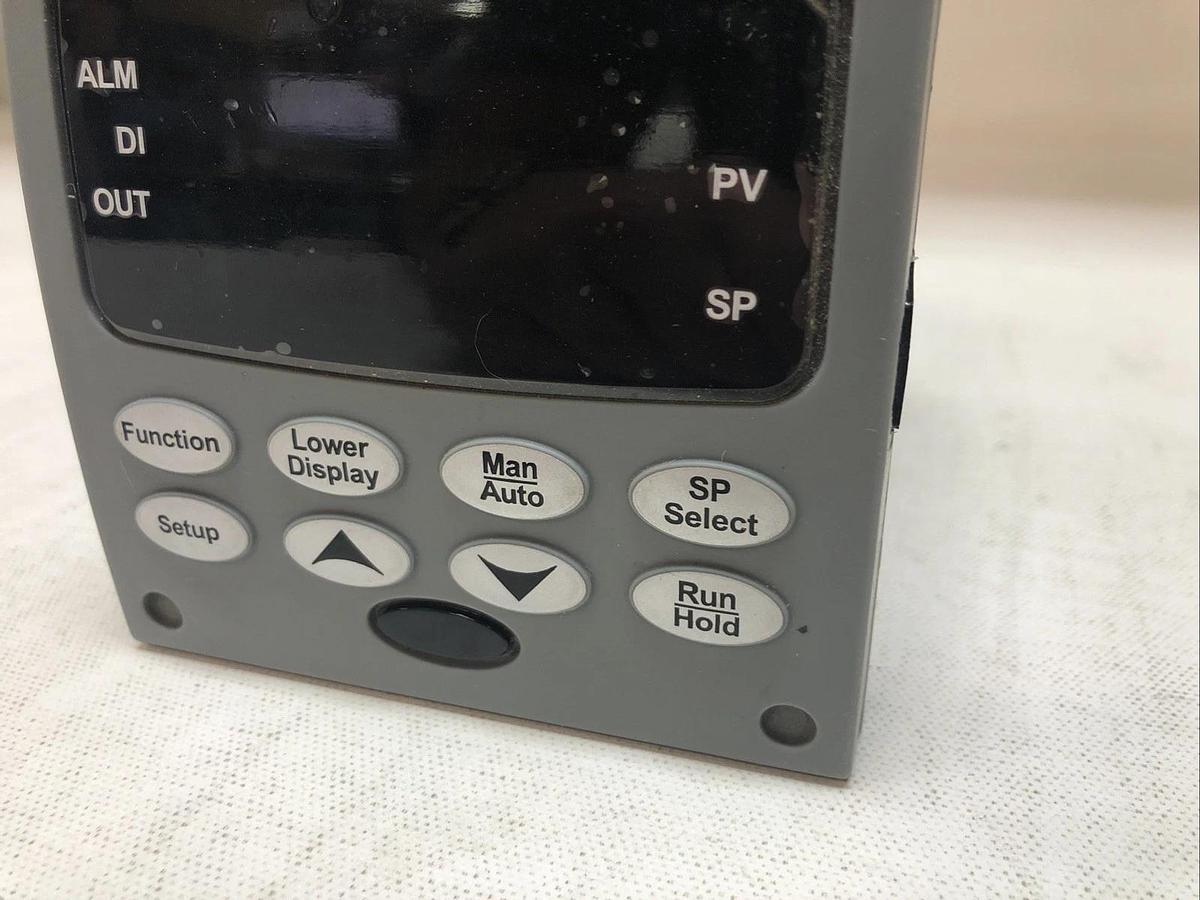 1 New No Box Honeywell DC3200-CB-000R-160-00000-E0-0, 90-250Vac, 50/60 Hz