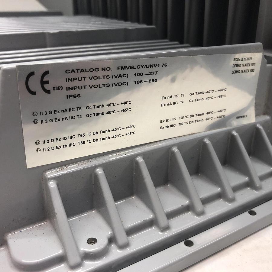 EATON FMV5LCY/UNV1 76 CHAMP 45W-100/277VAC-LED HAZARDOUS AREA FLOODLIGHT No Box