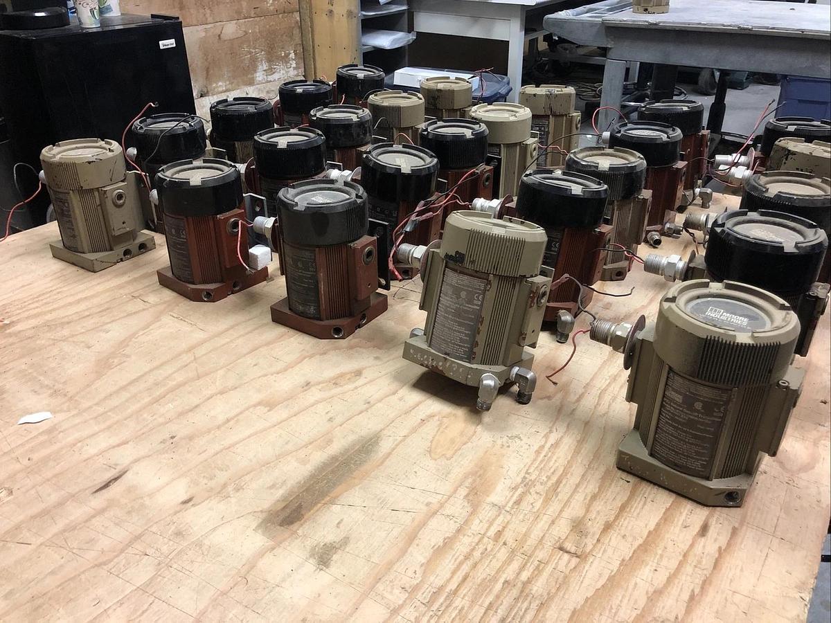 Used 25 Moore Industries IPX2 Natural Gas IP Transmitter IPX2/4-20MA/0-30PSIG/35psi*