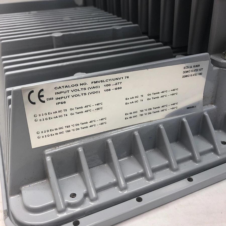 EATON FMV5LCY/UNV1 76 CHAMP 45W-100/277VAC-LED HAZARDOUS AREA FLOODLIGHT No Box