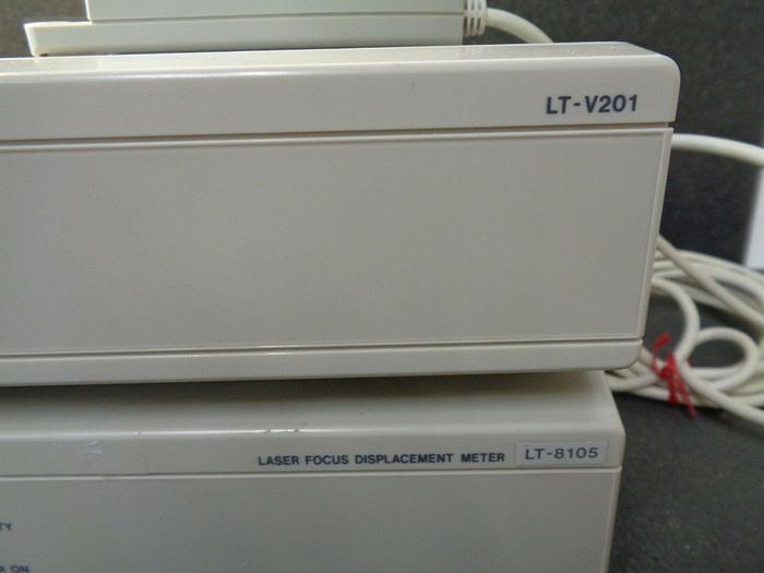 Used Keyence LT-8105 LT-V201 Laser Focus Displacement Meter Controller w/ User Remote