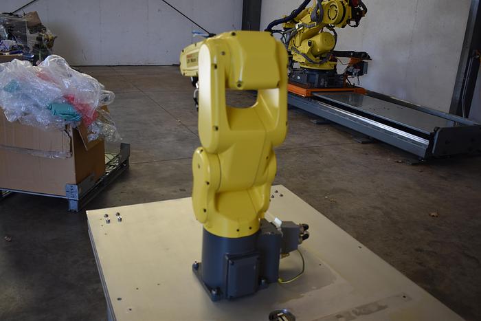 Refurbished Fanuc Lr Mate 200iD/4s Industrial Robot with R30ib Controller, Training Cart, and Gripper - 2016