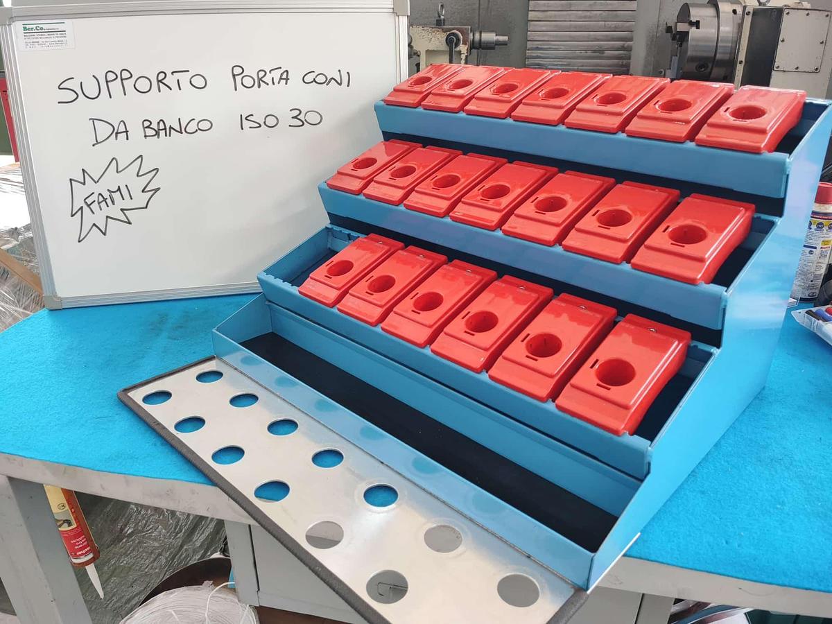 Usato FAMI supporto da banco, porta coni attacco ISO 30, con 34 postazioni