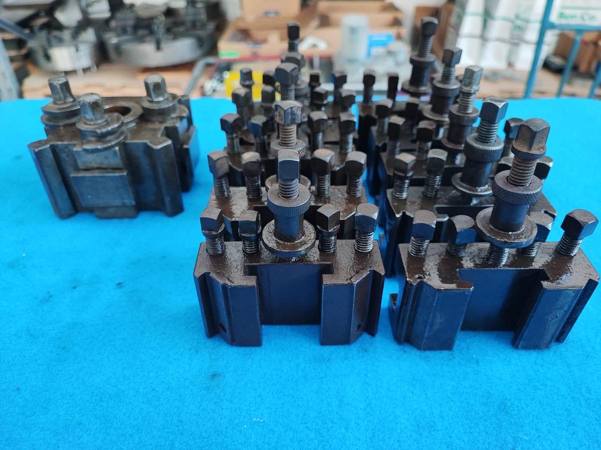 Usato Torretta porta utensili tipo A, completa di 10 cartelle, quadro da 20mm