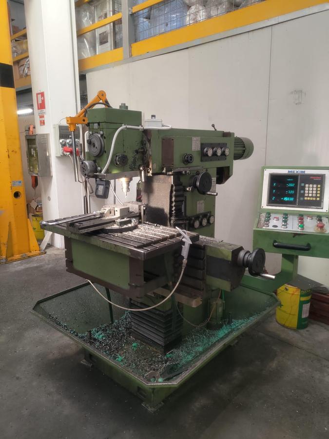 Usato Fresatrice universale verticale INFRATIREA FUS32 |  Testa inclinabile