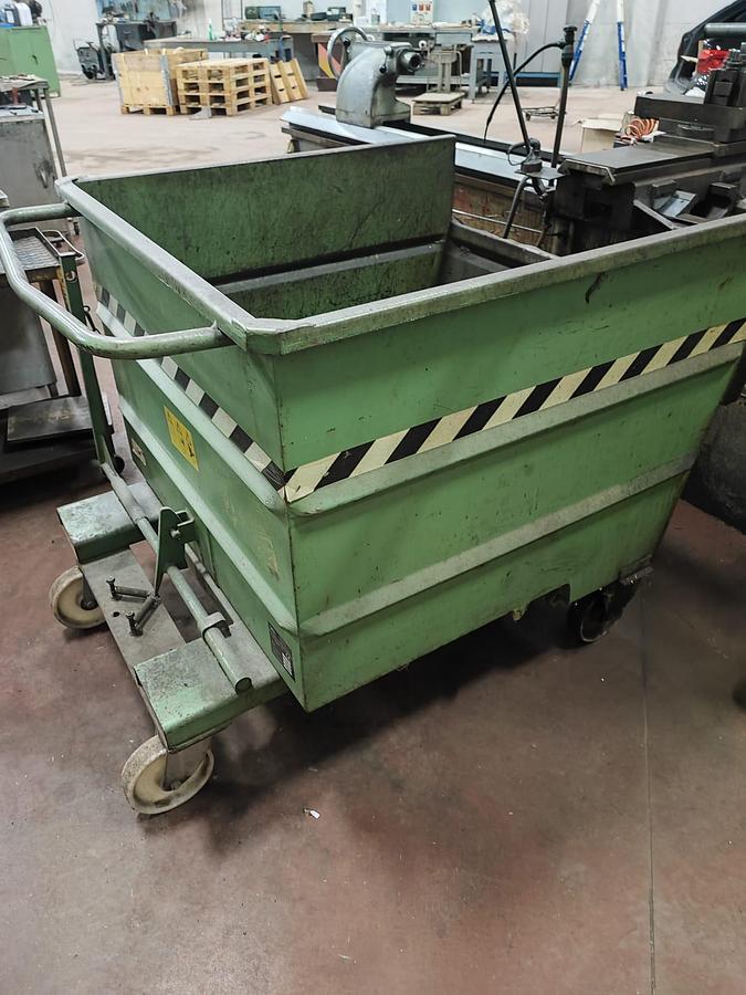 Usato Benne ribaltabili per raccolta trucioli - rottami capacità 750 Lt