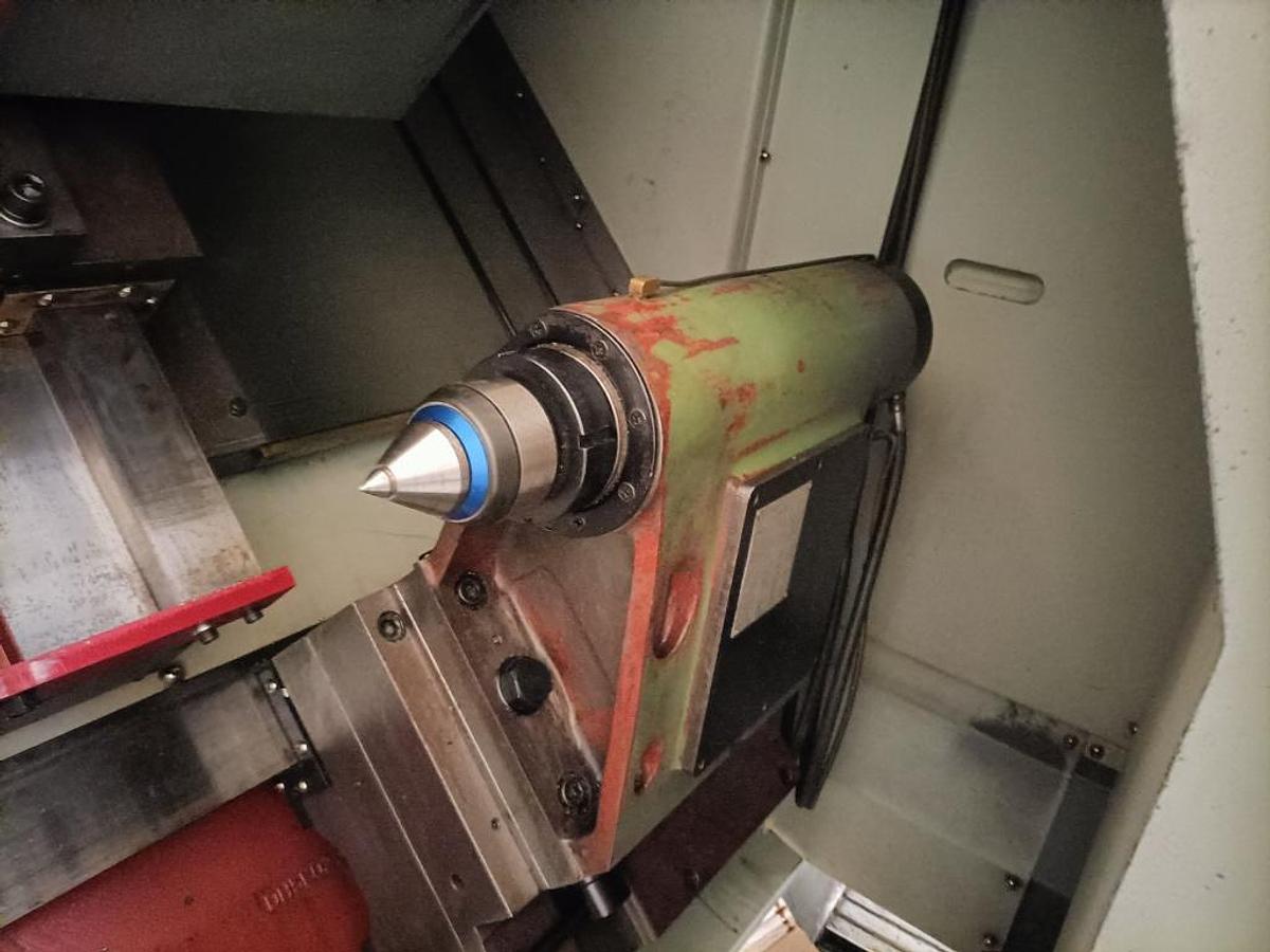 Usato Tornio motorizzato HYUNDAI KIA SKT 250M