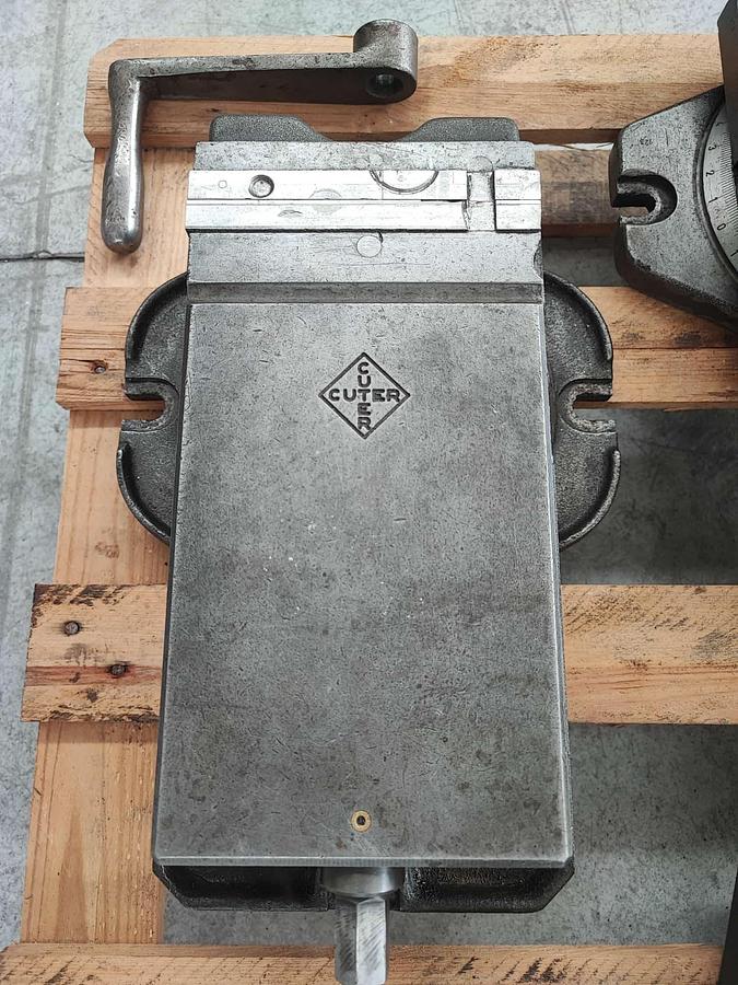 Usato CUTER TITANIA 150x150 morsa in ghisa, morsa con base girevole graduata, frese e trapani