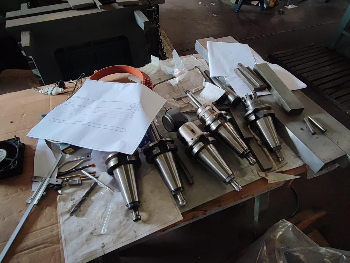 Usato Centro di lavoro verticale HARTFORD VMC 2060A
