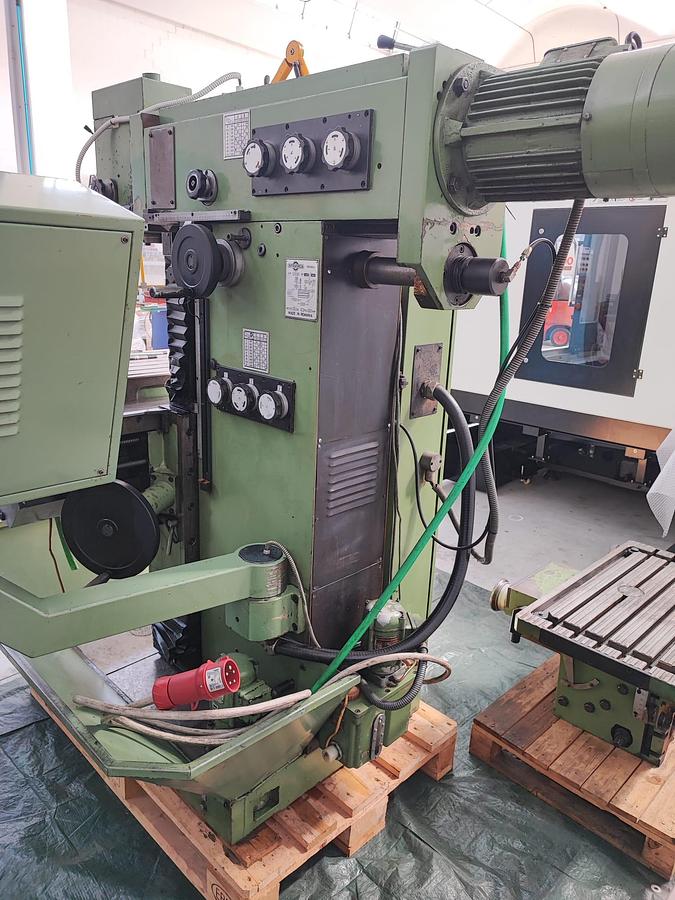 Usato Fresatrice universale verticale INFRATIREA FUS32 | 560x320x400 | Visualizzata + PERIZIA