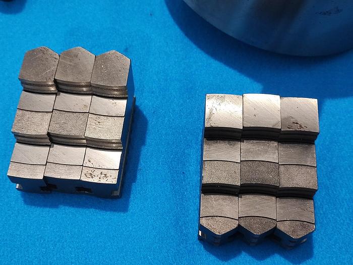 TOS IUS 200 mandrino con attacco a flangia per tornio completo di morsetti