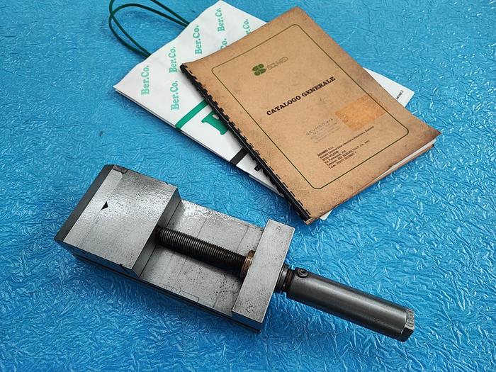 Usato SCUMED GERMANY morsa 100×100 mm, per fresatrice e rettifica, completa di chiave